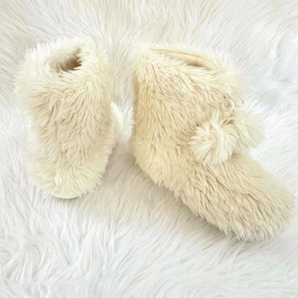 Mudd Slipper Booties - Picture 2 of 8